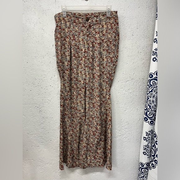 Sold NWT Easel Juniors Large Flare Pants Floral Print Pleats Lightweight Fabric - Picture 2 of 8